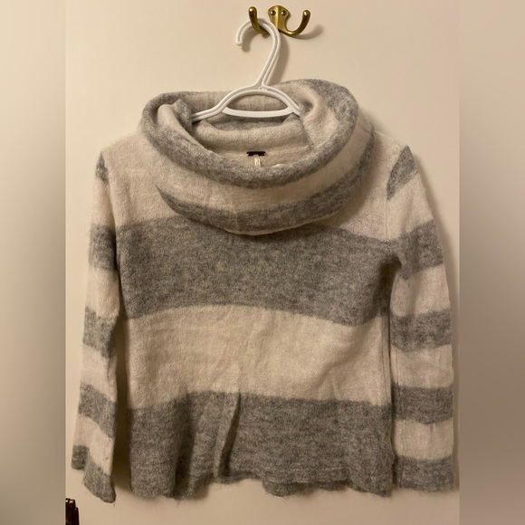 Cashmere Sweater - Picture 2 of 2